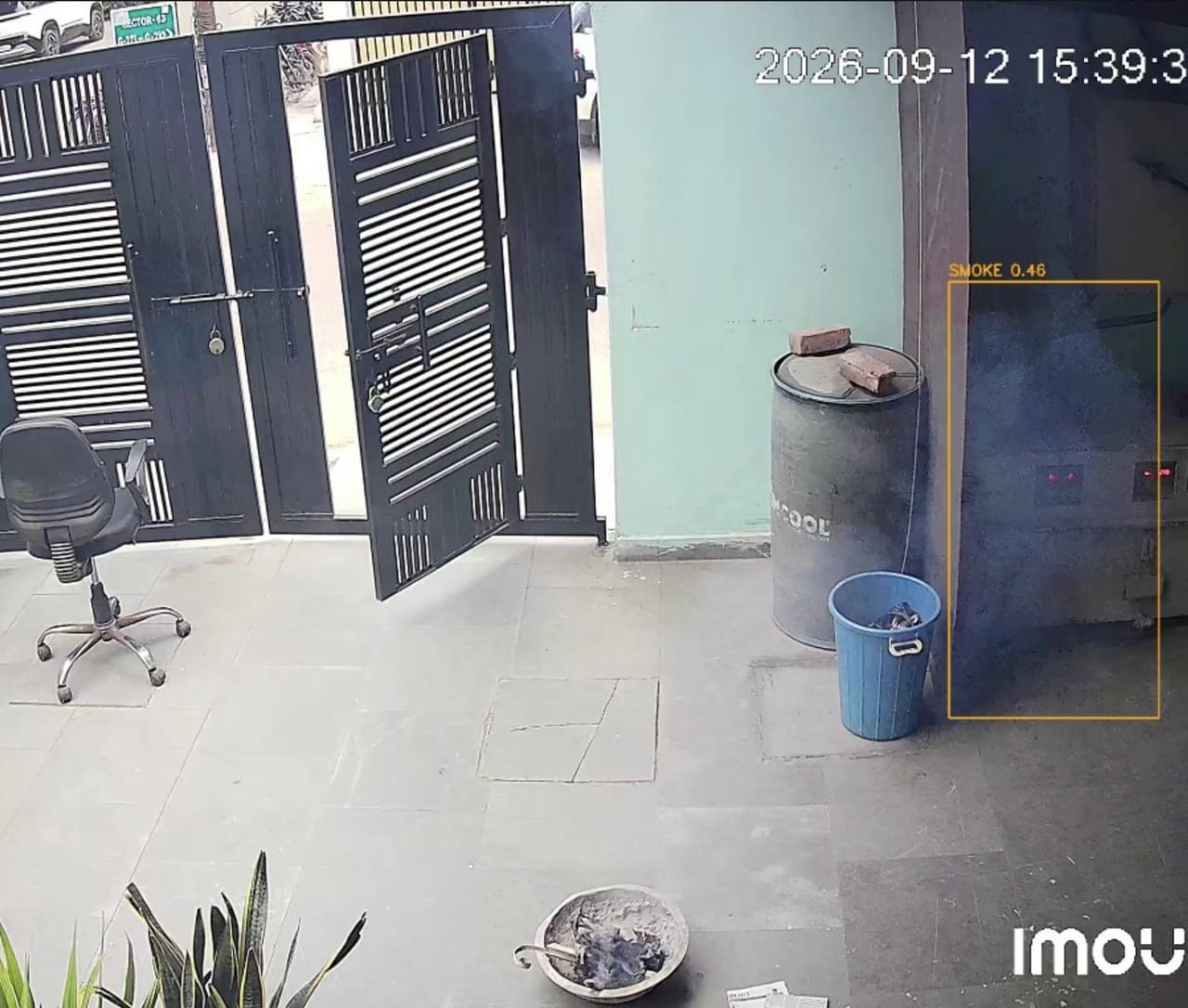 Smoke building against a wall, boxed and labelled SMOKE by the detector